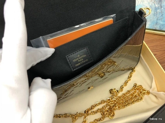 FÉLICIE POCHETTE VUITTON LOUIS 0824